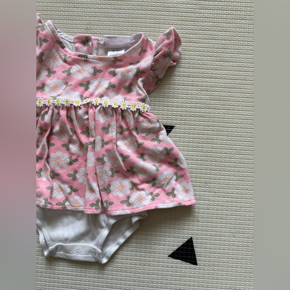 Little Lass|Baby girl Pink Floral short sleeve dress/bodysuit attached•••daisies